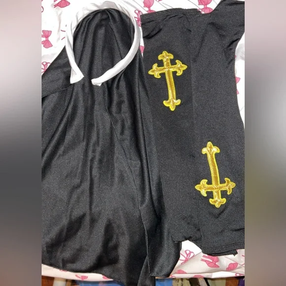 Bad habit nun costume: Spirit Halloween - Picture 6 of 6
